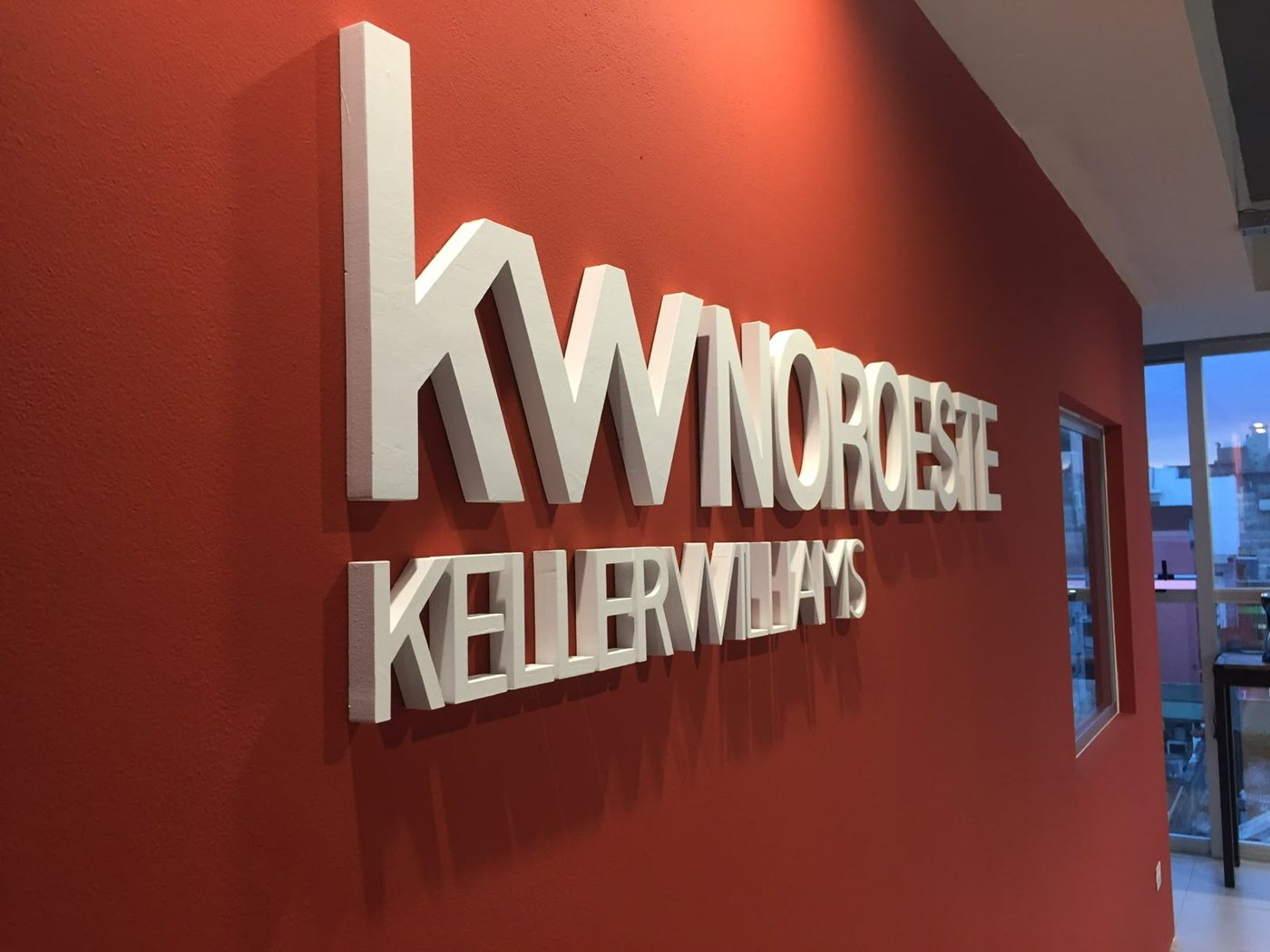 Letras corpóreas KW Noroeste
